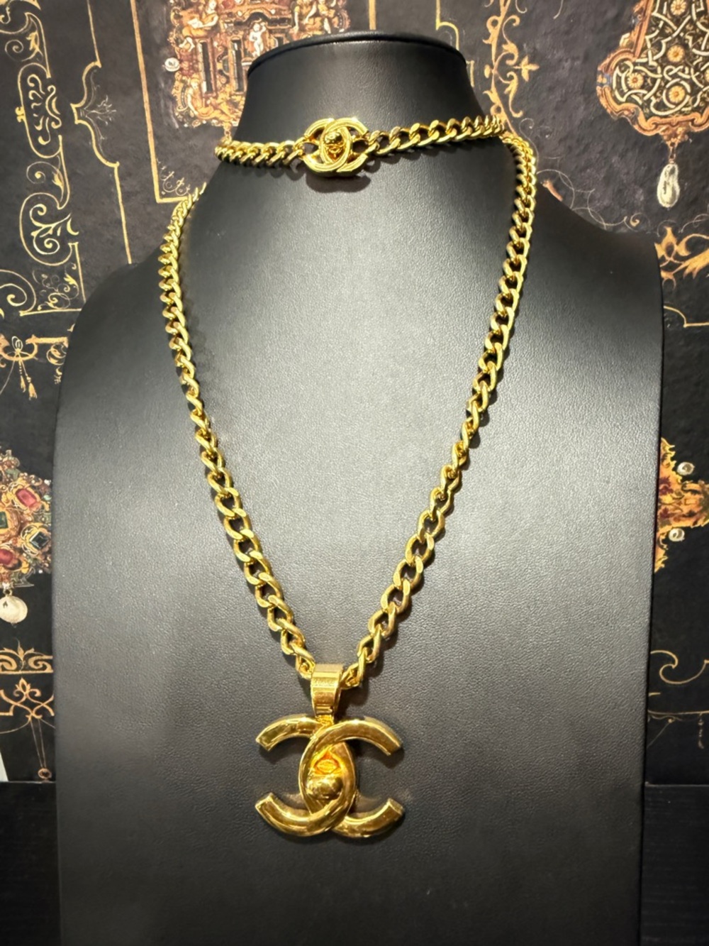 CHANEL Double Turnlock Charm Gold Chain Necklace 97P - Picture 4 of 8